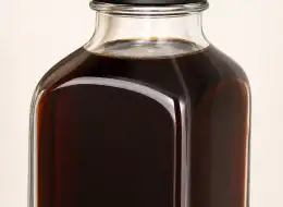 Sojasaucenflaschen mit Dosierausgießer Material- und Herstellungsdetail