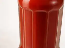 Ketchupflaschen aus Glas Material- und Herstellungsdetail