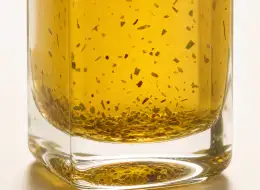 Dressingflaschen aus Glas Material- und Herstellungsdetail