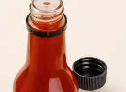 Woozy-Saucenflaschen aus Glas Deckel- und Dichtungsdetail
