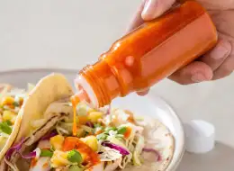 Woozy-Flaschen für Chilisauce Anwendungsszene für Würzverpackungen