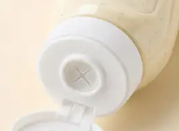 Kopfstehende Dressingflaschen mit Ventilkappen Deckel- und Dichtungsdetail