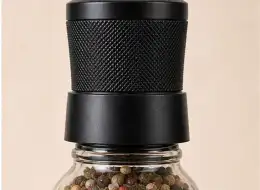 Abgerundete Gewürzmühle aus Glas 350 ml Deckel- und Dichtungsdetail